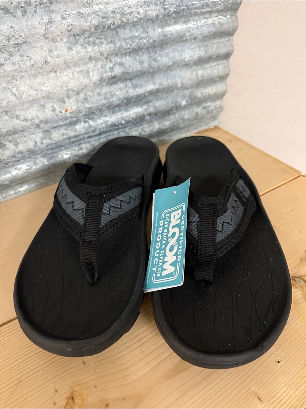 NWT Merrell Hut Ultra Flip sandals
